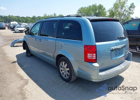 2009 Chrysler Town & Country Touring z USA, uszkodzony, nr VIN 2A8HR54149R570992